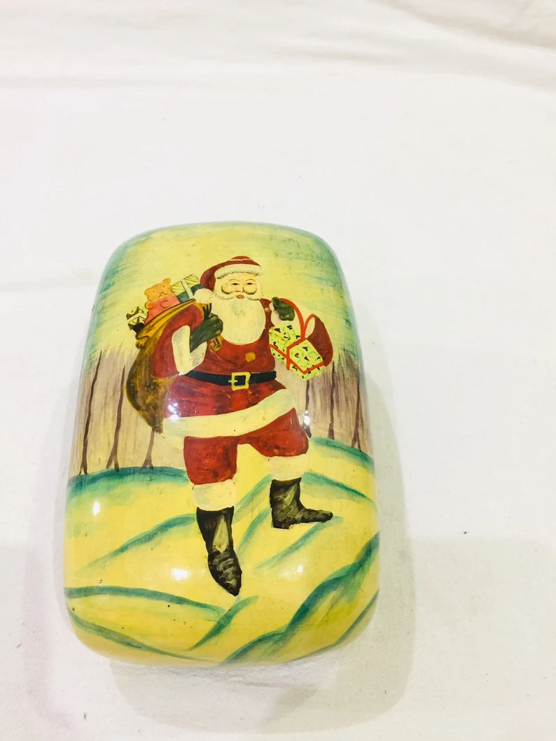 Happy Santa Art,Vintage papermache box Handmade in 1980’s,PaperMache Trinket Box,Hand Made PaperMache Lacquered Jewllery Box Santa Box.