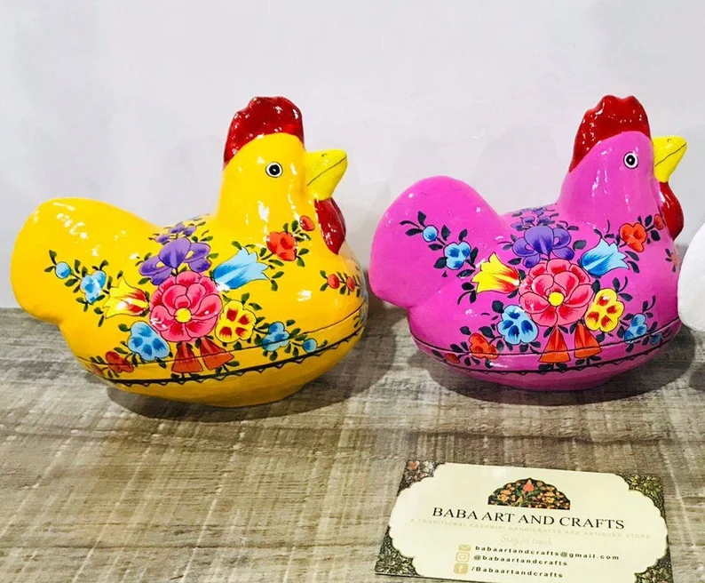 Hand Painted Hen Box,Papier mache hen box, Handmade Easter Decoration, paper mache box, paper mache trinket box, handpainted paper mache box