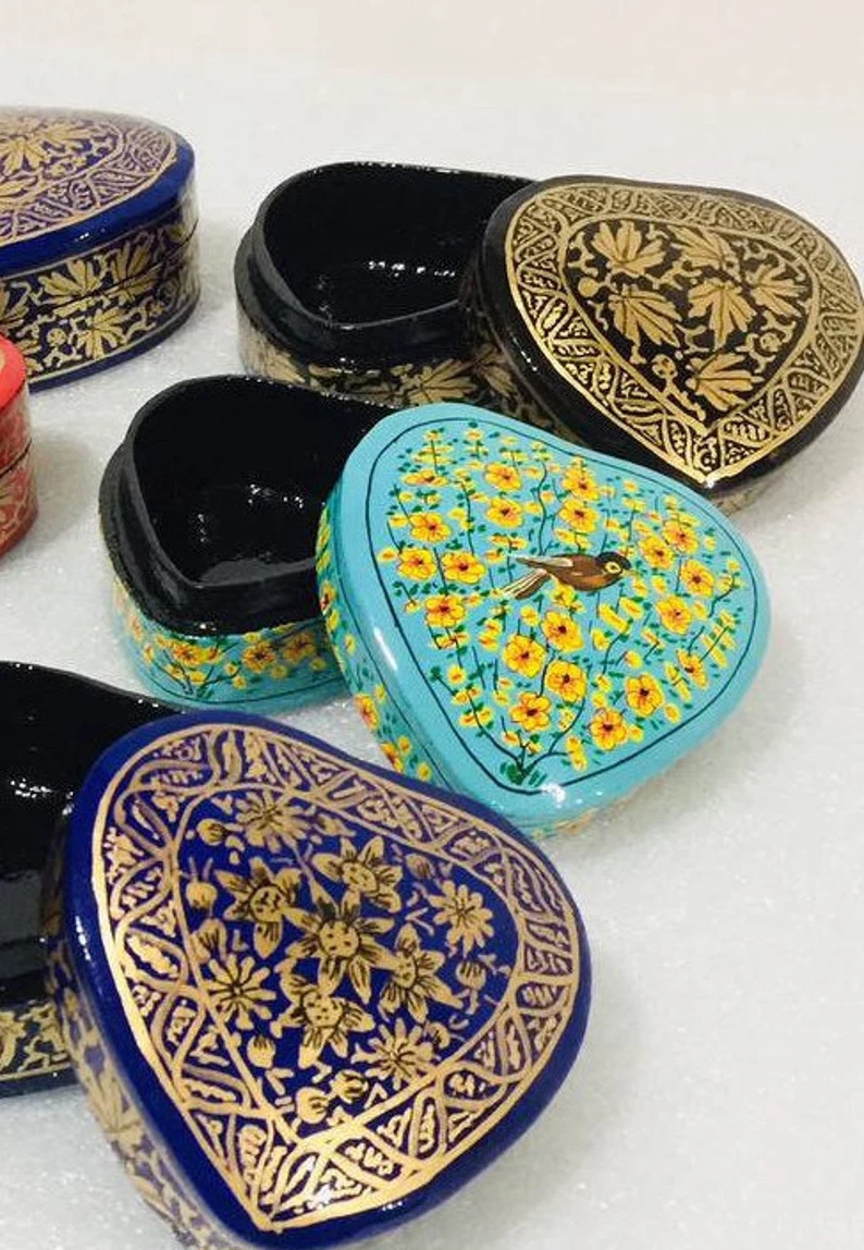 Paper Mache Box, set of 5 ,Heart Shape paper mache box, Hand Painted Trinket Box with Floral Motifs, Valentine day gift, Lacquered Paper Mache Box