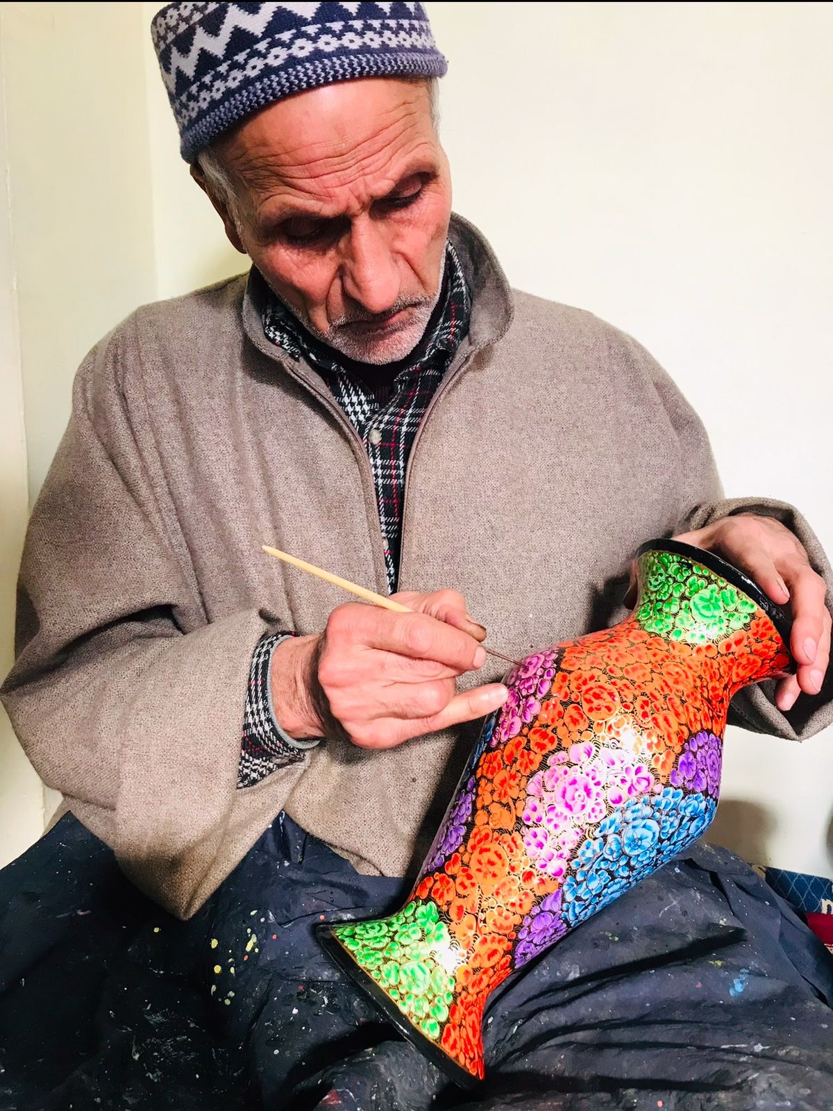 Kaarigars of Kashmiri Paper Mâché: The Unsung Artists Behind the Craft